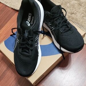 ASICS Men's Black and White Athletic Shoes Still In Box